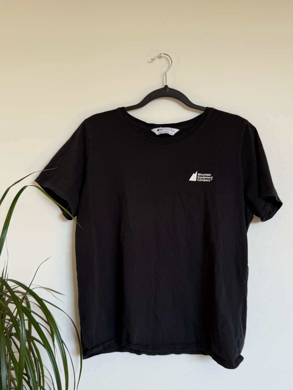 MEC Black Short-Sleeve Crew Neck T-Shirt